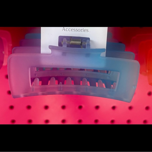 NWT Ombré Hair Clips - 3 for $15 - Picture 6 of 7